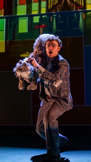 flora-auditions-web-page-image An actor energetically holds a squirrel puppet.